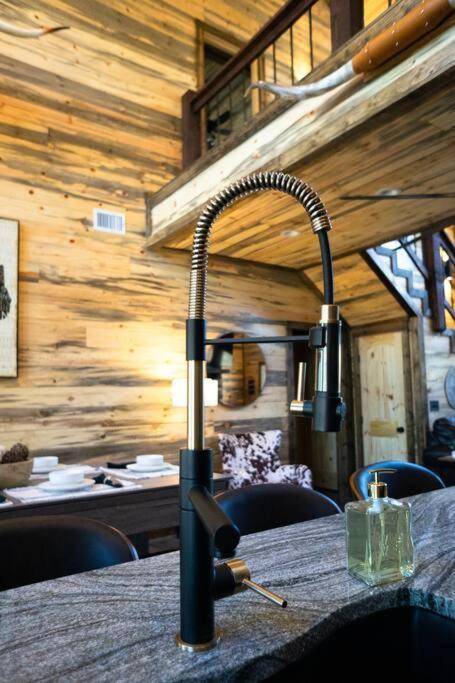 The Big Tex Luxury Cabin Is Epic بروكن بو المظهر الخارجي الصورة